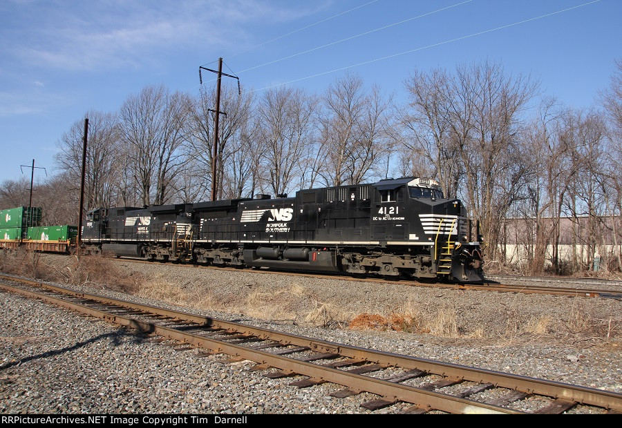 NS 4121 leading 20Q in.